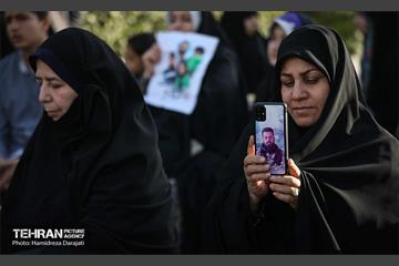کاشت نهال به یاد شهدا در برج میلاد 16