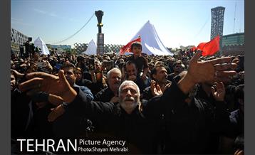 مراسم عاشورای حسینی در میدان امام حسین(ع) 8