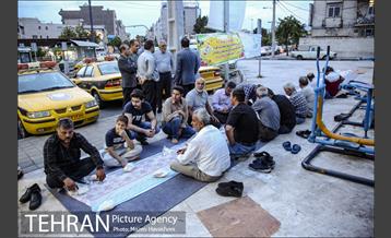 افطاری ساده تاکسی رانی در پایانه سازمان آب 6