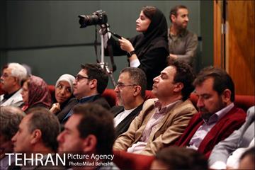 افتتاحیه مستند زمستان است 12