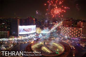 نورافشانی میدان ولیعصر(عج) به مناسبت روز مادر 11