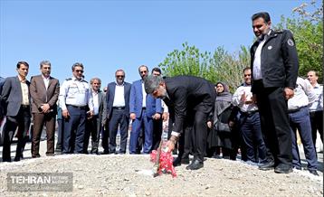 آیین کلنگ‌زنی ایستگاه آتش‌نشانی 4