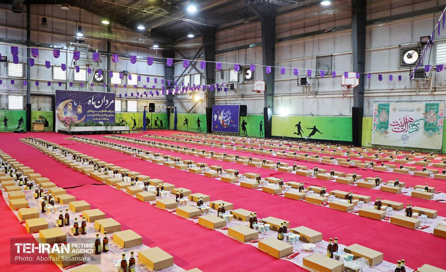 ضیافت افطاری نیروهای محترم پاکبان و فضای سبز منطقه 8 12