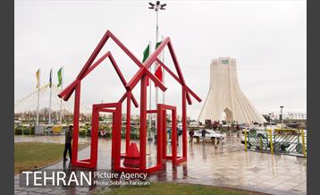 برج آزادی در نوروز  1