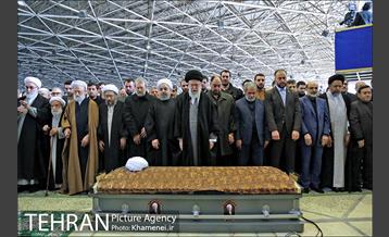 اقامه نماز بر پیکر حجت‌الاسلام والمسلمین هاشمی رفسنجانی 10