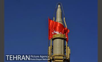 نمایشگاه دفاع مقدس در میدان بهارستان 32