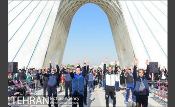 همایش زنگ تحرک و جشنواره بادبادک ها در میدان آزادی 7