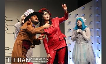 نمایش داستان یک عذرخواهی از آقای امانوئل‎ 24