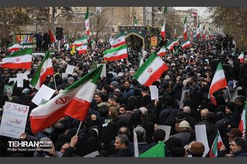 تشییع پیکر ۱۰۰ شهید مردمی و مدافع امنیت در تهران - 3 21