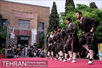 "رقص کردی" در جشن خانه تئاتر 5