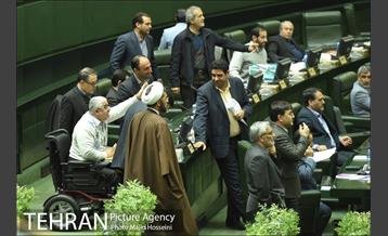 حضور شهردار تهران در جلسه علنی مجلس شورای اسلامی 30