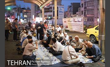 مراسم افطاری ساده در پایانه های تاکسیرانی شهر تهران 7