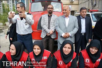 بازدید اعضای شورای اسلامی شهر از نمایشگاه آتش نشانی 11