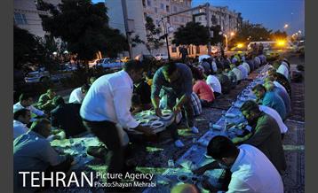 افطاری ساده در پایانه تاکسیرانی صادقیه 18