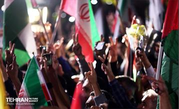 شادی مردم تهران پس از حمله موشکی ایران 3