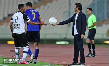 دیدار تیم های فوتبال استقلال تهران و هوادار تهران 11