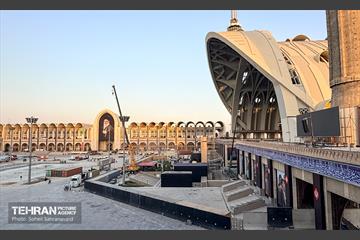 آماده سازی مصلی امام خمینی(ره) در آستانه مراسم وداع با رهبر شهید