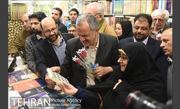 چهارمین دوره کتابگردی با حضور احمد مسجدجامعی‎ 36