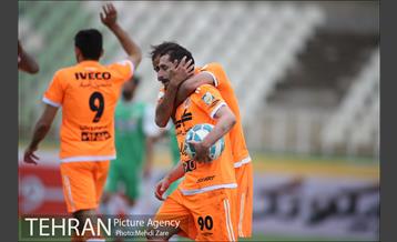 دیدار تیم های فوتبال سایپا و ماشین سازی تبریز