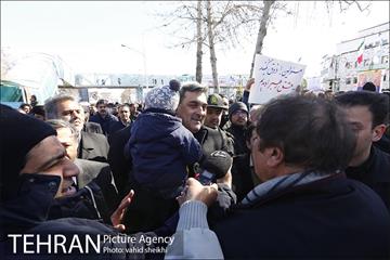 حضور شهردار تهران در راهپیمایی یوم الله 22 بهمن 4