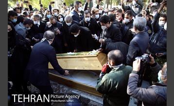 مراسم خاکسپاری پیکر محمدرضا شجریان در توس 5