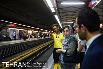 پرفورمنس داوران فوتبال در ایستگاه هفت تیر 26