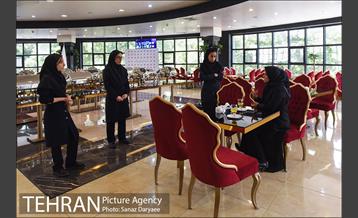 رستوران پردیس قلهک با پرسنل ناشنوا  9