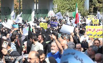 راهپیمایی نمازگزاران نماز جمعه تهران در اعتراض به حوادث اخیر