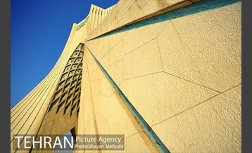 میدان آزادی 24