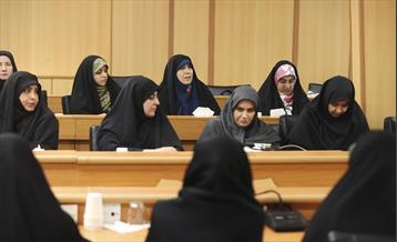 ضیافت افطار با بانوان نخبه شهر تهران 19