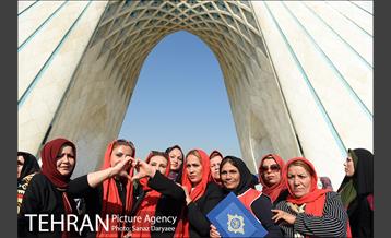 همایش زنگ تحرک و جشنواره بادبادک ها در میدان آزادی 16