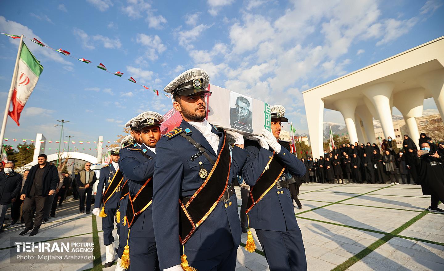 مراسم تشییع پیکر مرحوم اسماعیل احمدی 17