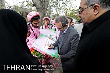 بازدید نماینده مجلس و استاندار تهران از نورزگاه بلوار کشاورز 15