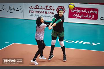 دیدار دو تیم والیبال زنان سایپا و ذوب آهن اصفهان 11