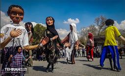 جشن بهار اولی‌ها با عروسک‌های غول پیکر 17