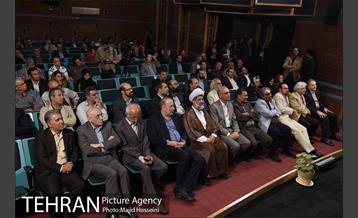 دیدار شهردار تهران با هنرمندان و رونمایی از قرآن خطی 22