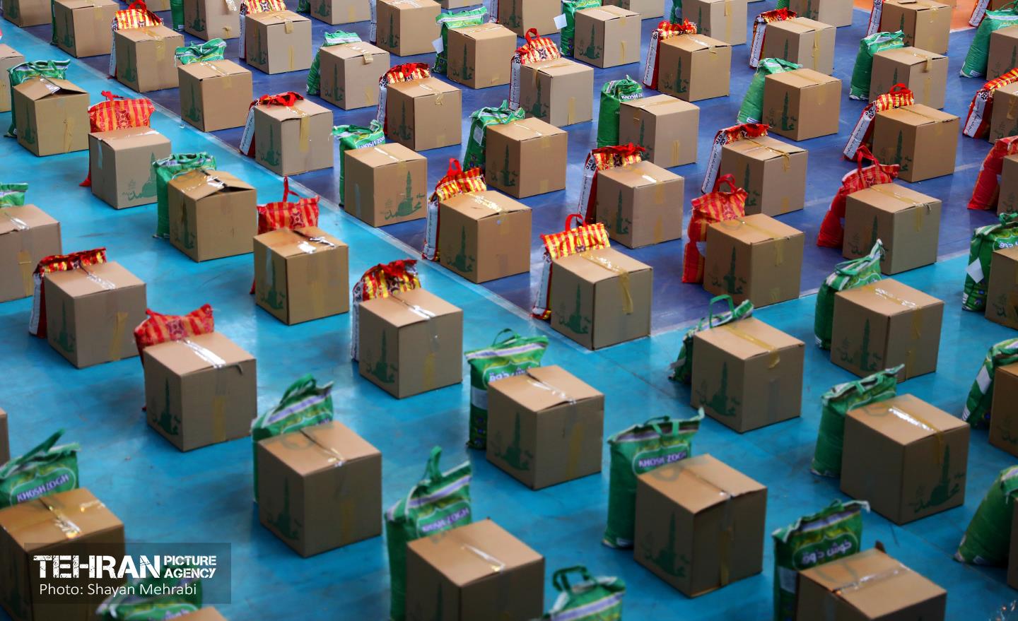 رزمایش همدلی و توزیع ۱۴۰۰۰ بسته معیشتی بین پاکبابان شهر تهران 7