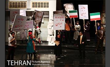 نمایش راپورت های شبانه دکتر مصدق‎ 14