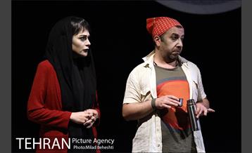 نمایش سفر به بی نهایت دور‎ 10