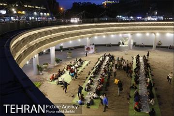 افطاری ساده در ایوان انتظار میدان ولیعصر(عج) 23
