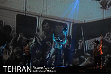 نمایش فصل وصل در باغ موزه دفاع مقدس 18