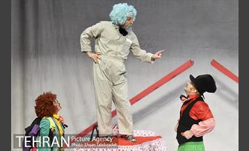 نمایش «مخ پریشون های شلم‎» 28