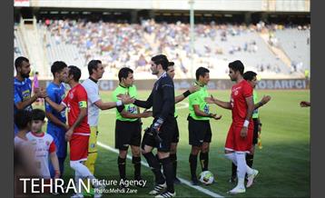 دیدار تیم‌های فوتبال استقلال و پدیده 4