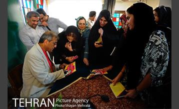 رونمایی از کتاب "این سه نفر را ببخشید" 19