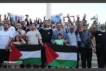 اهتزاز بزرگترین پرچم فلسطین جهان در تهران 12