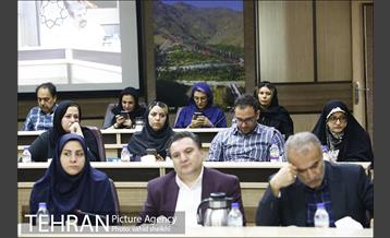 نشست صمیمی شهردار منطقه یک با خبرنگاران و اصحاب رسانه 12