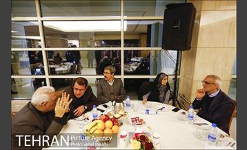 نشست صمیمانه خانواده های شهدای آتش نشان حادثه ساختمان پلاسکو با شهردار تهران 2