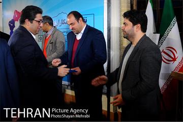 تقدیر از همکاران نویسنده و رونمایى از دوهفته نامه همگامان 27