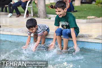 بعدازظهر تابستانی در میدان نبوت (هفت حوض) 16