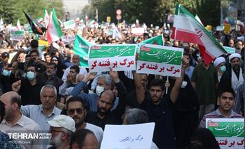 راهپیمایی نمازگزاران نماز جمعه تهران در اعتراض به حوادث اخیر